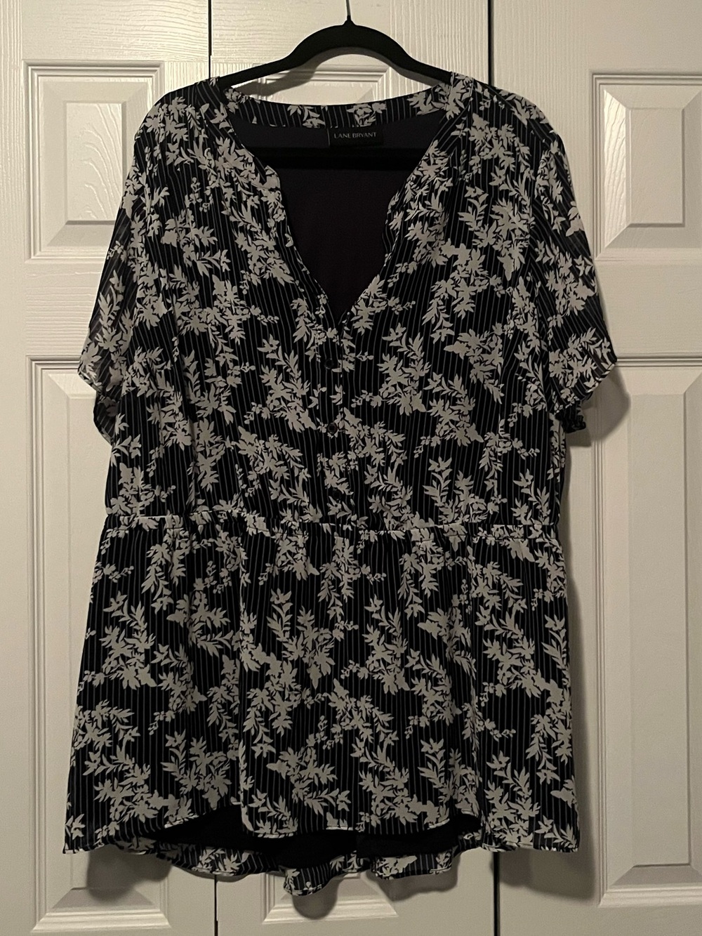 Lane Bryant Navy & White Floral V-Neck Peplum Top
